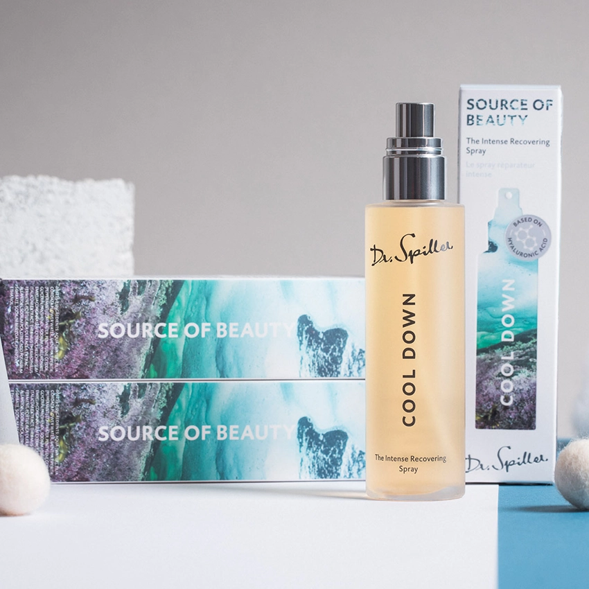 The Intense Recovering Spray Sprühflasche mit 3 Verpackungen im Hintergund