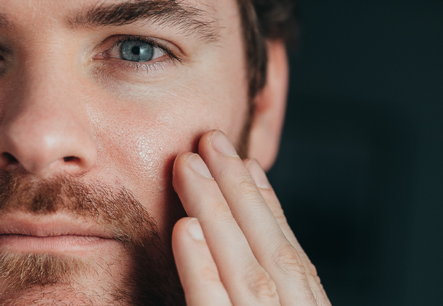 Anwendung des Gesichtsserum für Männer