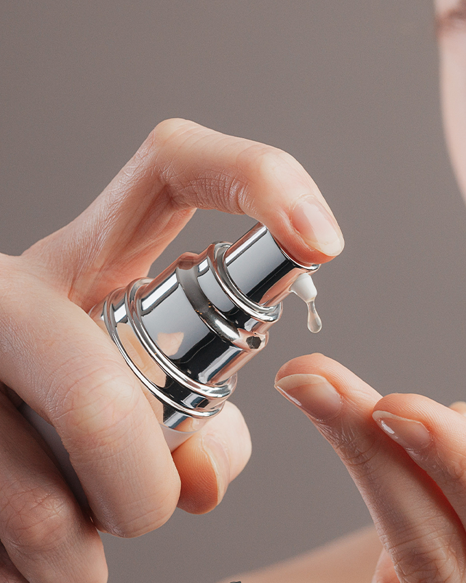 Retinol+ Serum application