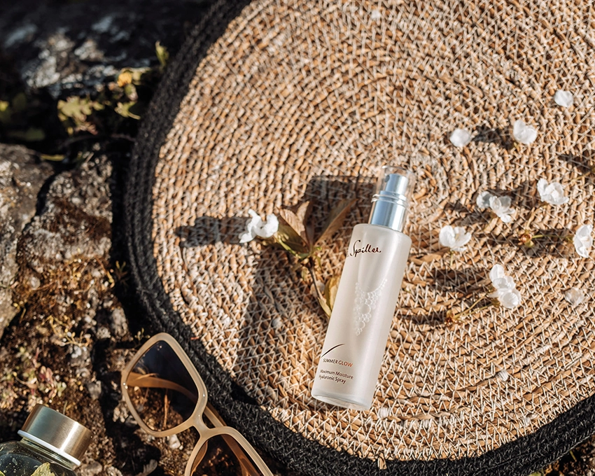 SUMMER GLOW Maximum Moisture Hyaluronic Spray dekorativ platziert