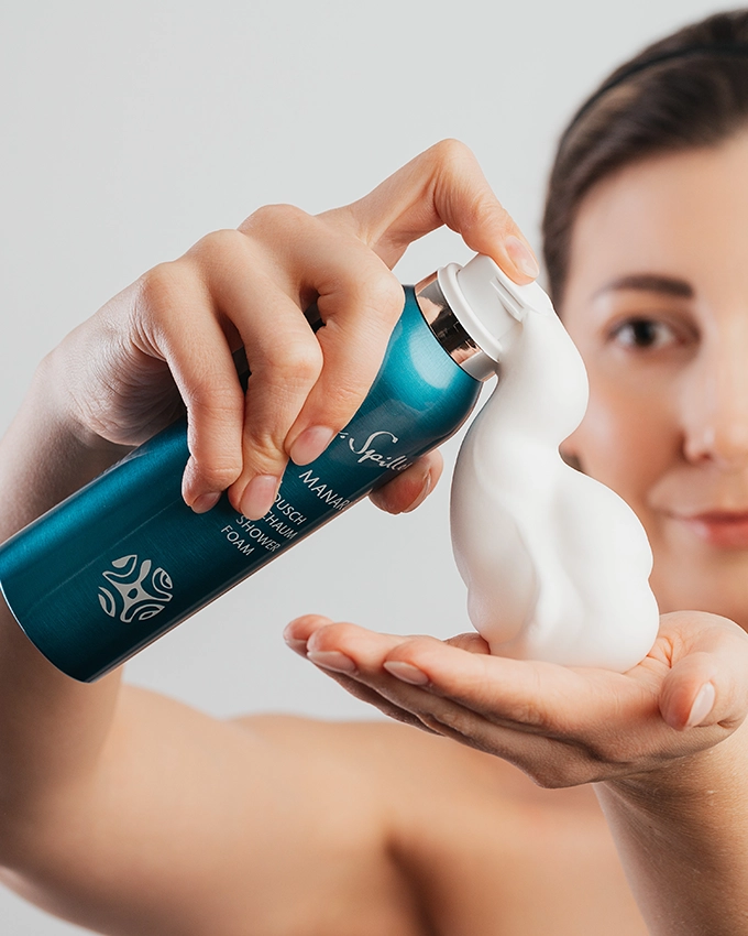 Manaru shower foam is pumped into a woman's hand