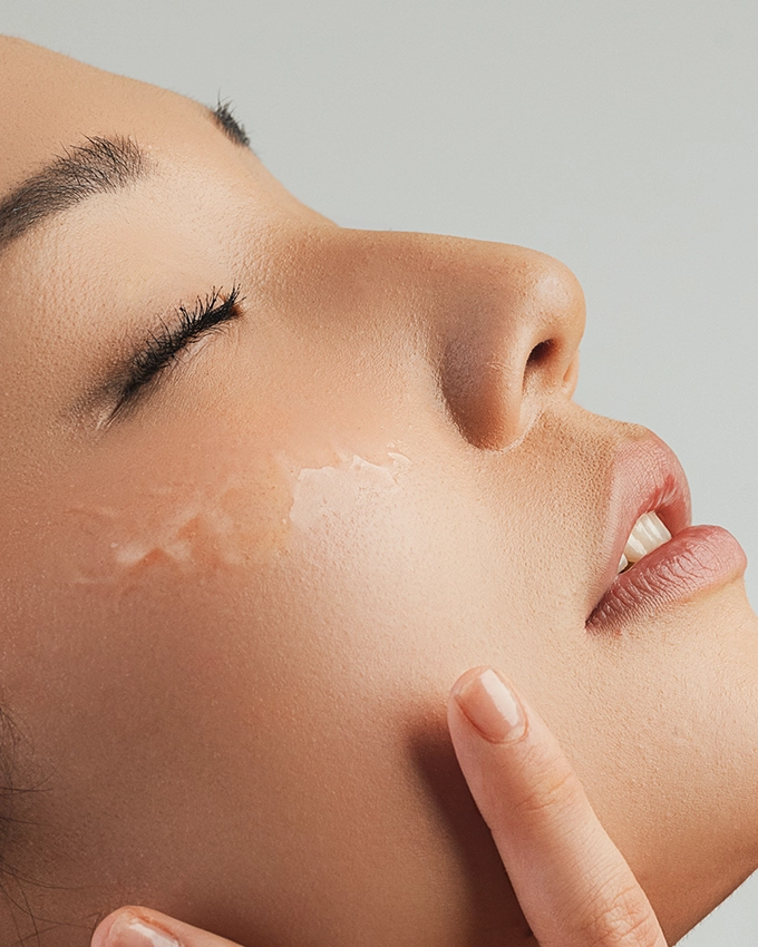 Face serum application