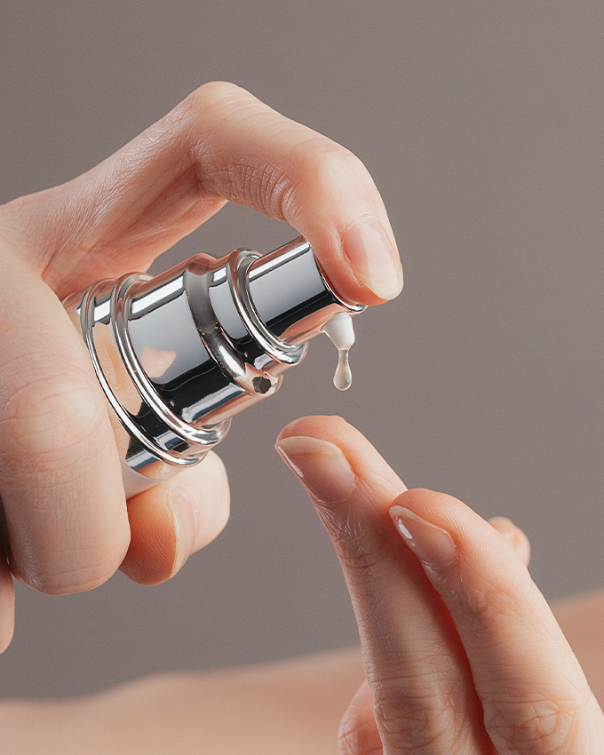 Anti aging retinol against wrinkles