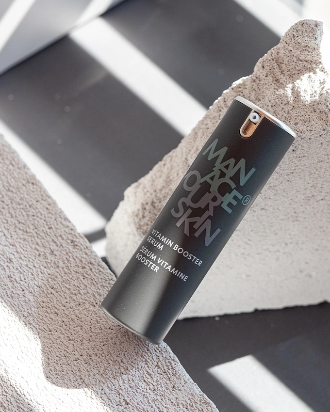 Vitamin Booster Serum Pumpspender kreativ inszeniert